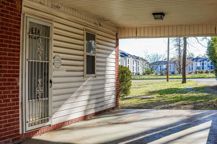 More Photos Of 4924 Freedom Dr, Charlotte Flex For Sale