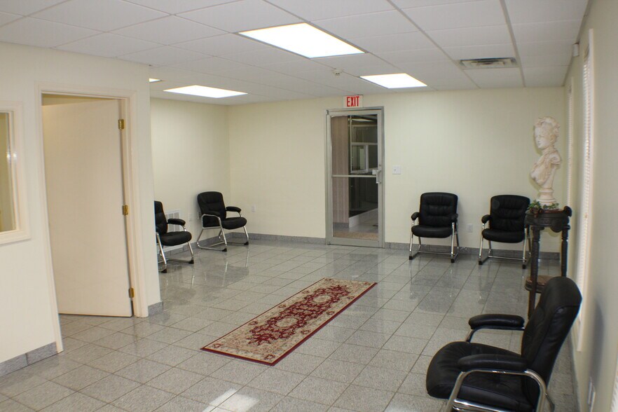 More Photos Of 1637 N Eastman Rd, Kingsport Office For Lease