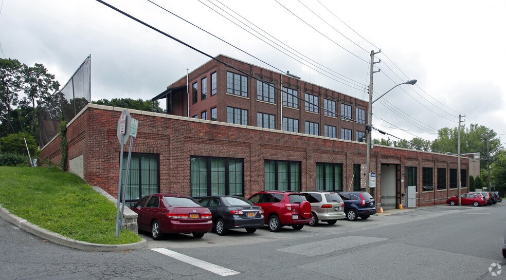 More Photos Of 141 Tompkins Ave, Pleasantville Flex For Lease