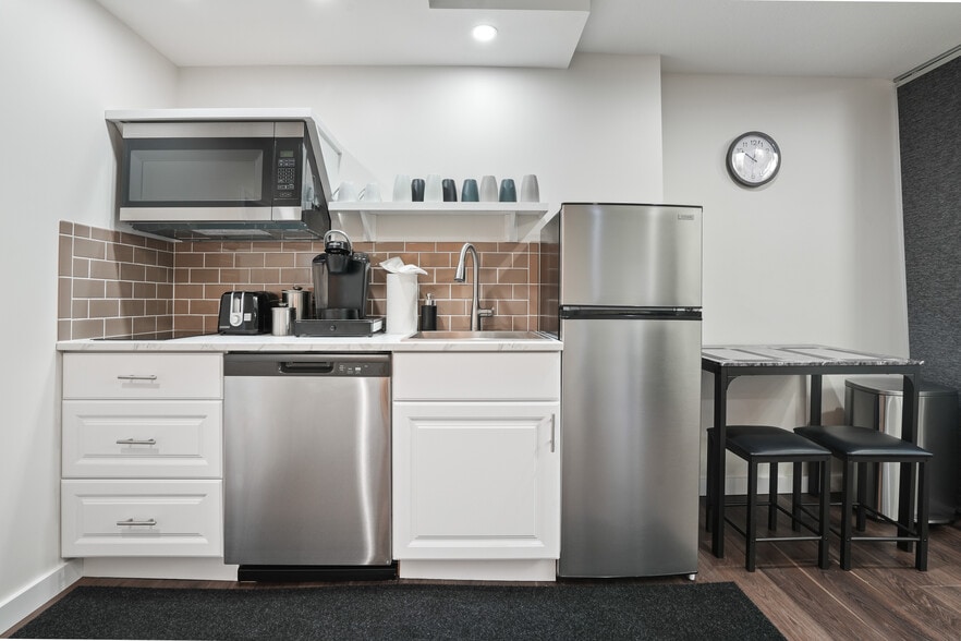 More Photos Of 153 E Dublin Granville Rd, New Albany Medical For Lease