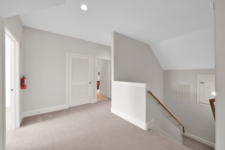 More Photos Of 25511 Budde Rd, The Woodlands Office For Lease