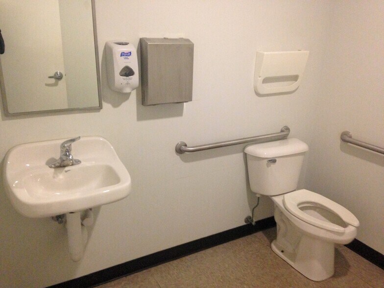 More Photos Of 3701 W 26th St, Chicago Storefront Retail Office For Lease