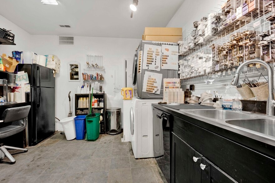 More Photos Of 2119 N Damen Ave, Chicago Storefront Retail Residential For Sale