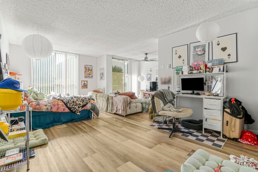 More Photos Of 8011 Romaine St, Los Angeles Apartments For Sale