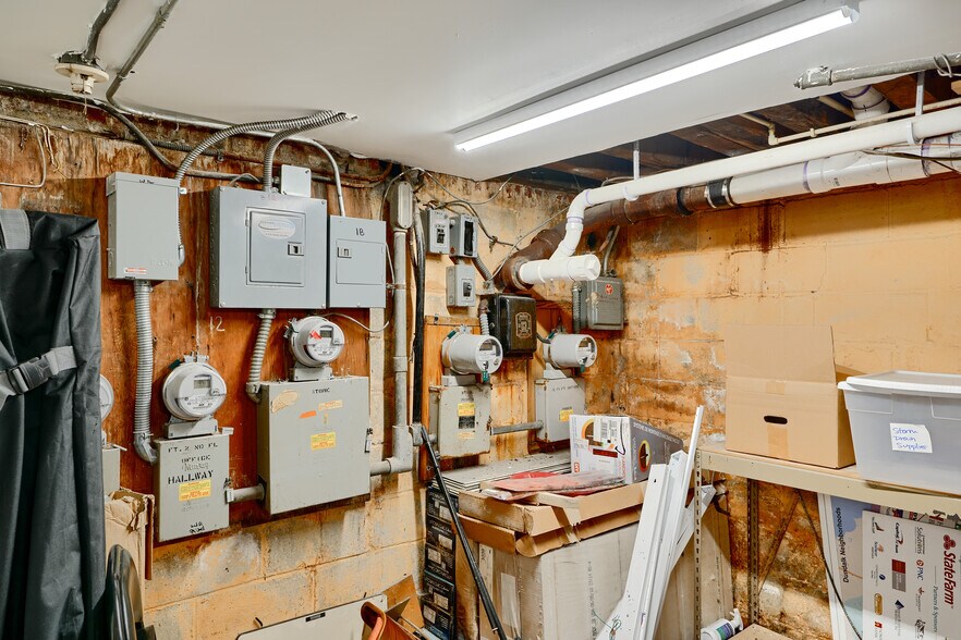 More Photos Of 11 Center Pl, Dundalk Office For Sale