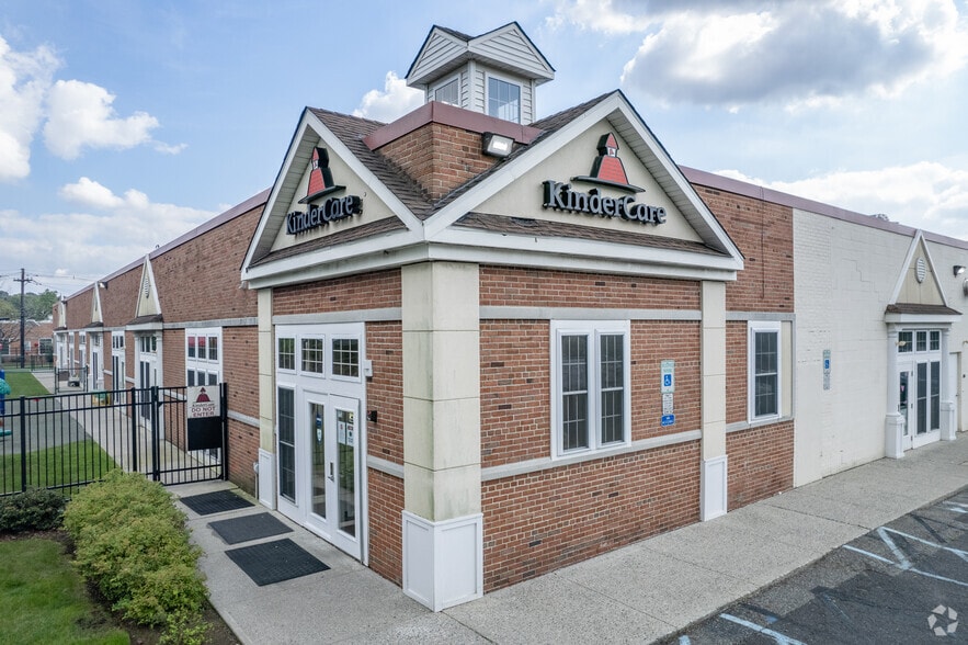 More Photos Of 407-411 Sette Dr, Paramus General Retail For Lease