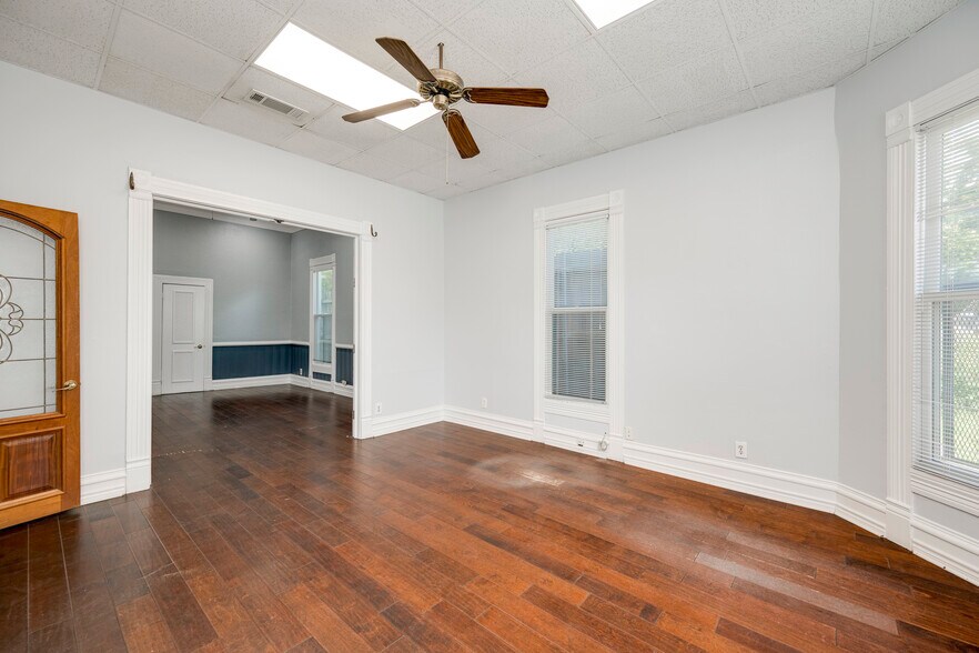 More Photos Of 1309 E 7th St, Austin Office Residential For Sale