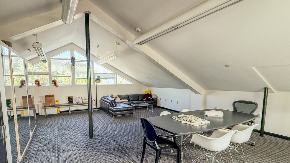 More Photos Of 15 W Main St, Pensacola Office For Sale