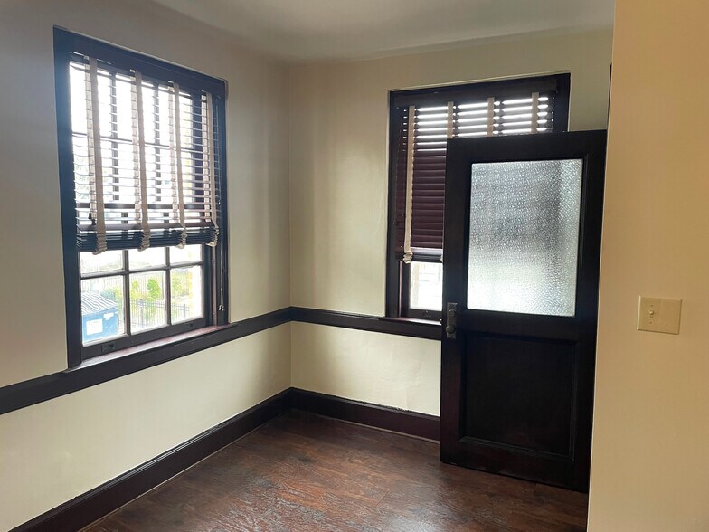 More Photos Of 137 Main St, Bay Saint Louis General Retail For Sale