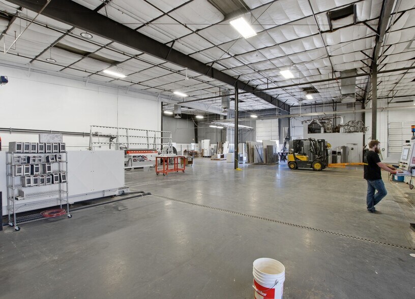 More Photos Of 23639 N 35th Dr, Glendale Manufacturing For Lease