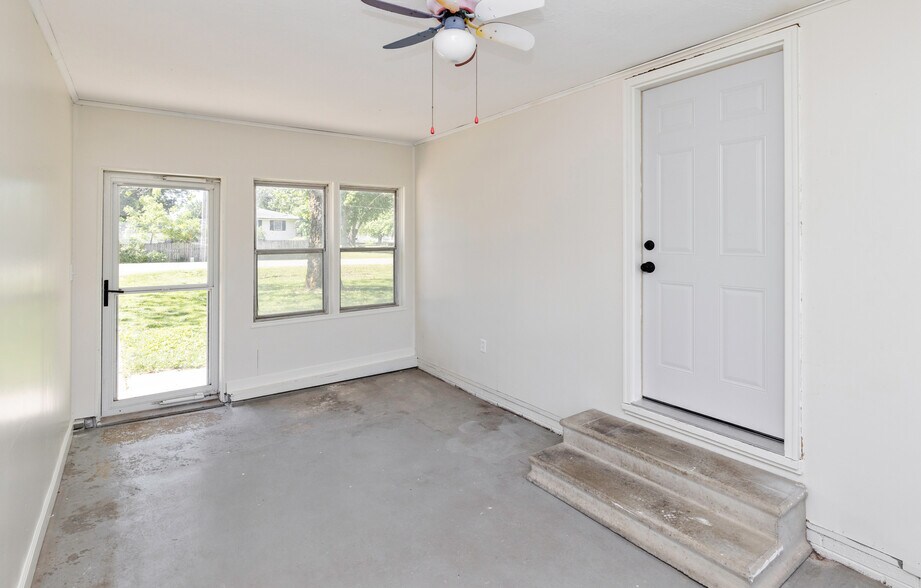 More Photos Of 1100 2nd St NE, Bondurant Industrial For Sale