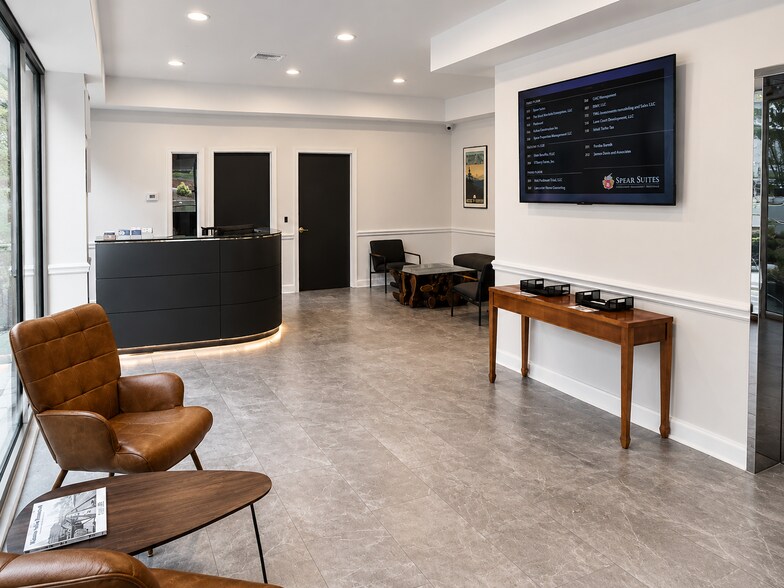 More Photos Of 250 W First St, Winston-Salem Loft Creative Space For Lease