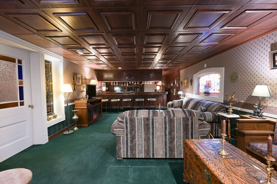 More Photos Of 1921 Front St, Beatrice Flex For Sale