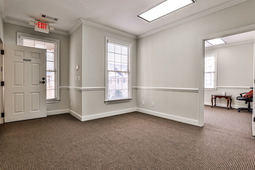 More Photos Of 1905 Woodstock Rd, Roswell Office For Lease
