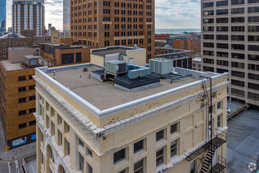 More Photos Of 225 E Mason St, Milwaukee Office Residential For Sale