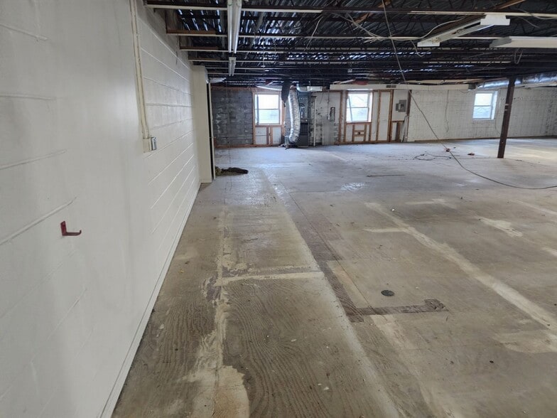 More Photos Of 3441 Brandon Ave, Roanoke Flex For Lease