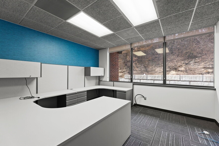 More Photos Of 4800 Lamar Ave, Mission Office For Lease