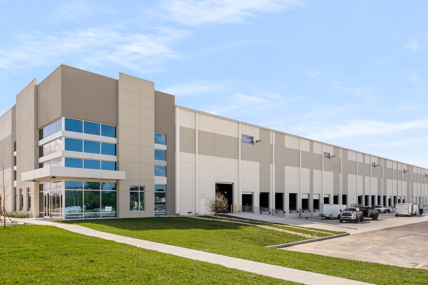 More Photos Of 5001 Crossroads Pky, Fort Pierce Warehouse For Lease