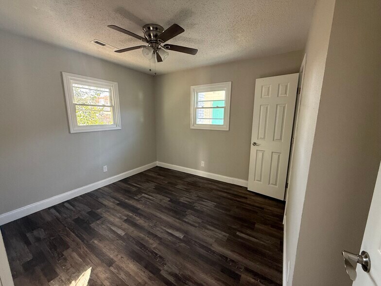 More Photos Of 2201 Alma Ct, Charlotte Apartments For Sale