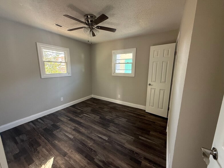 More Photos Of 2479 Julia Ave, Charlotte Apartments For Sale