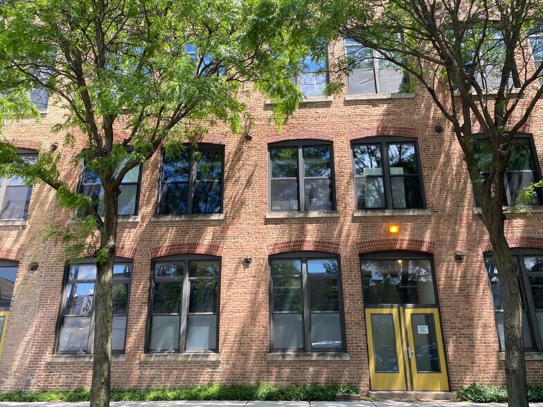 More Photos Of 333 N Oakley Blvd, Chicago Light Distribution For Lease