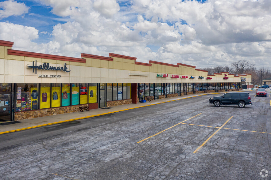 Primary Photo Of 528-560 Indian Boundary Rd, Chesterton Storefront Retail Office For Lease