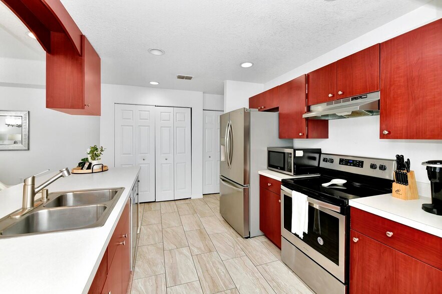 2961 Walnut Ct, Leesburg, FL 34748 Apartments For Sale