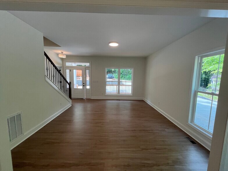 More Photos Of 116 Fern Cir, Clemson Specialty For Sale