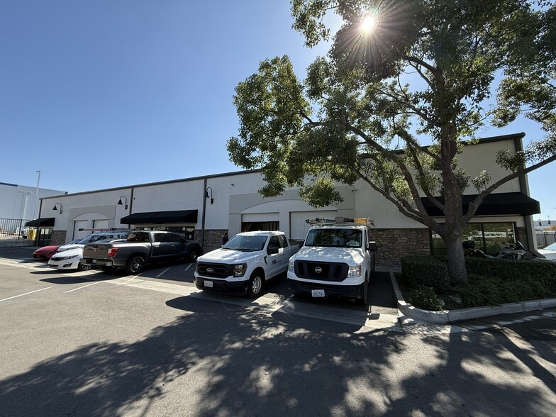More Photos Of 1614 E Holt Blvd, Ontario Service For Lease