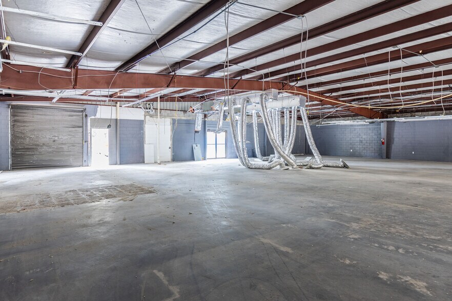 More Photos Of 5953 Roosevelt Blvd, Jacksonville Storefront Retail Office For Lease