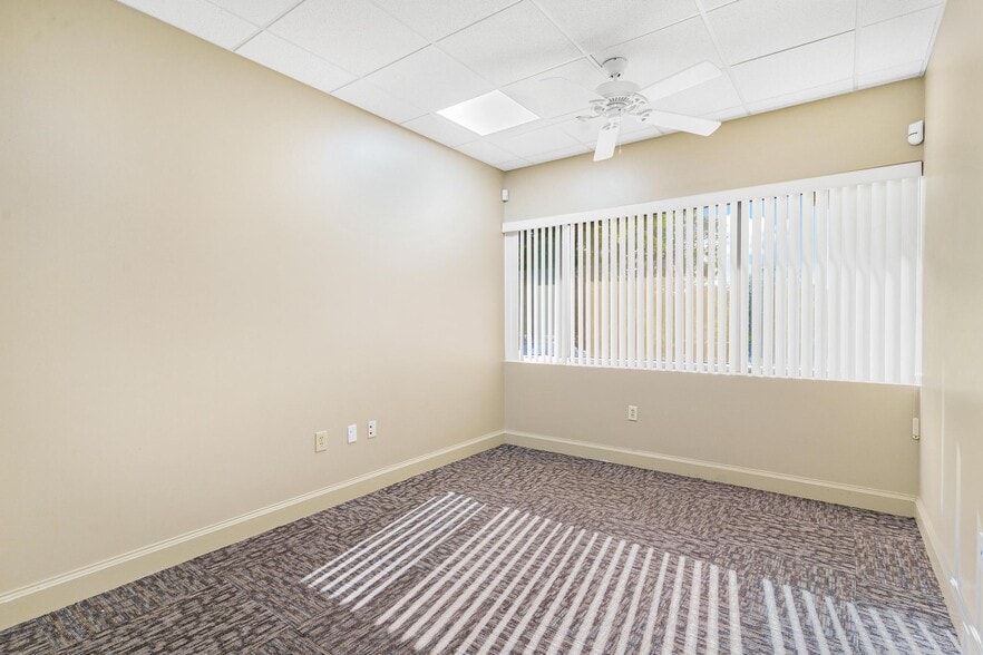 More Photos Of 1904 Thomas Ave, Leesburg Office For Sale