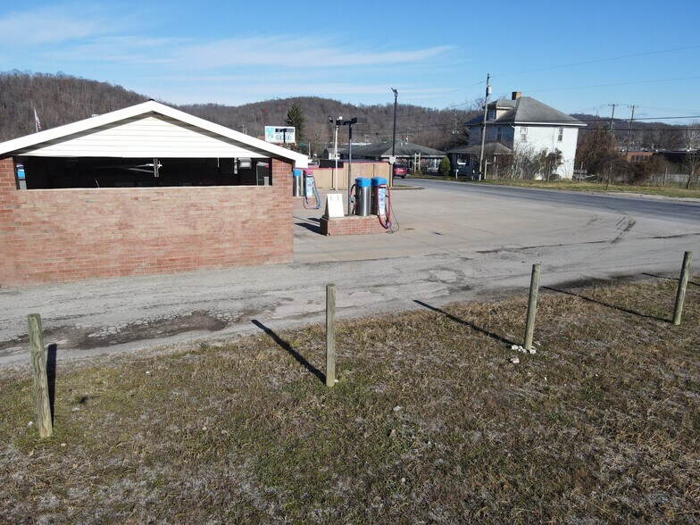 More Photos Of 118 School Dr, Waynesburg Flex For Sale