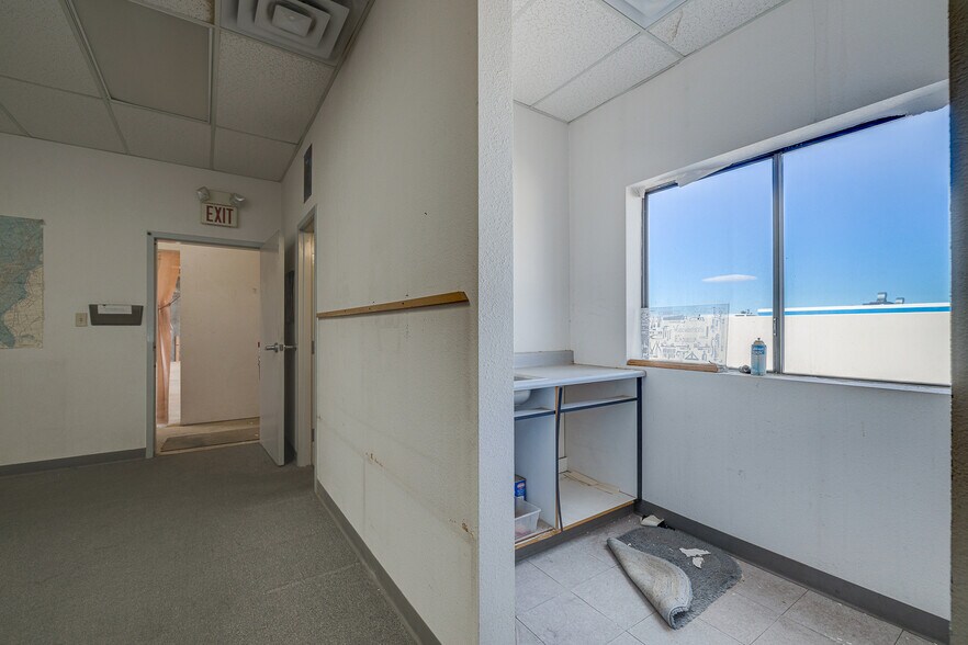 More Photos Of 5461 Arville St, Las Vegas Warehouse For Lease