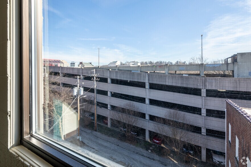 More Photos Of 209 Saint Clair St, Frankfort Office For Lease