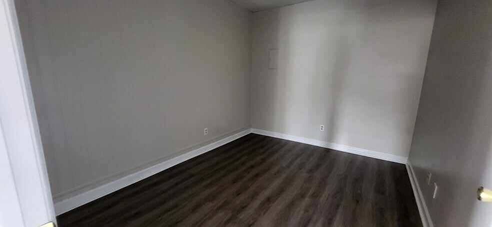More Photos Of 2300 N Pine St, Lumberton Office For Lease
