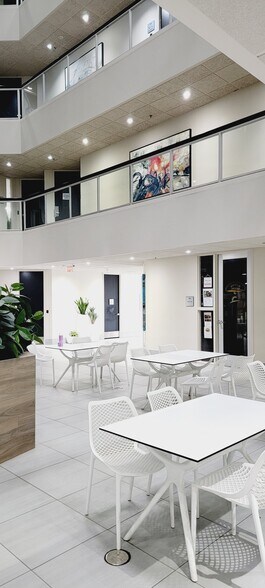 More Photos Of 7680 Universal Blvd, Orlando Office Residential For Lease