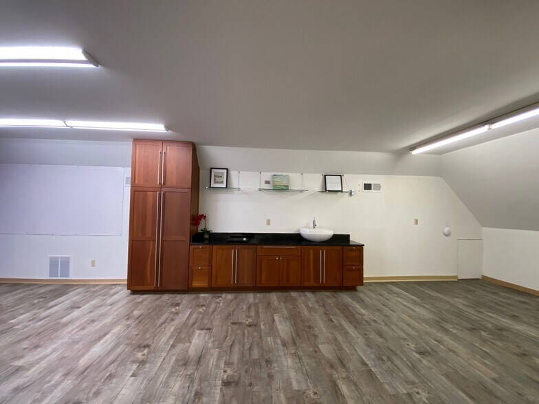 More Photos Of 841 S Cooper St, Memphis Office Residential For Lease