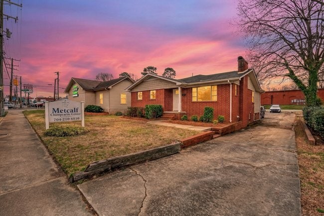 More Photos Of 205 Statesville Blvd, Salisbury Office For Lease