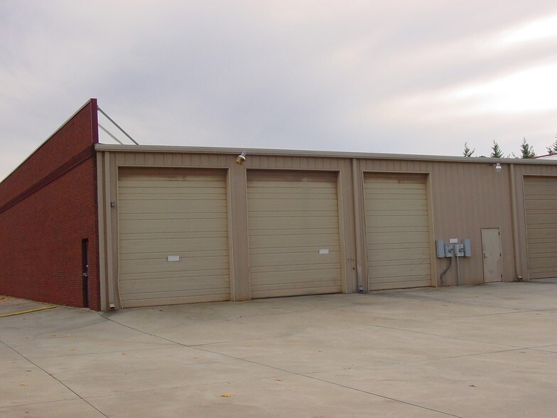 More Photos Of 5078 Bristol Industrial Way, Buford Warehouse For Lease