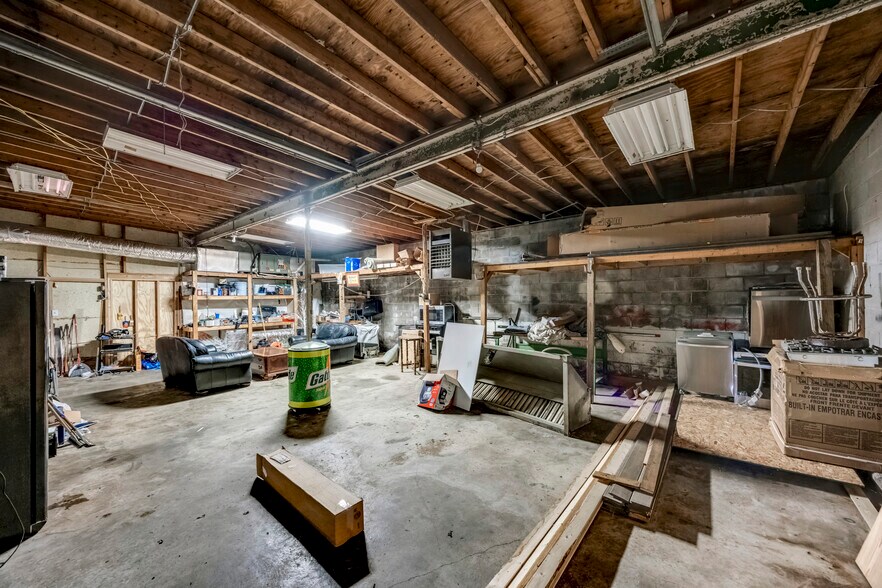 More Photos Of 422 Fryes Ln, Danville Sports And Entertainment For Sale