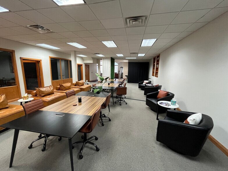 More Photos Of 6100 W Bluemound Rd, Wauwatosa Storefront Retail Residential For Lease