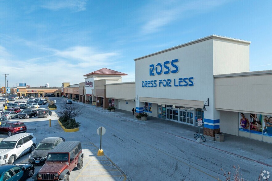 More Photos Of 950 Winston Plz, Melrose Park Supermarket For Lease