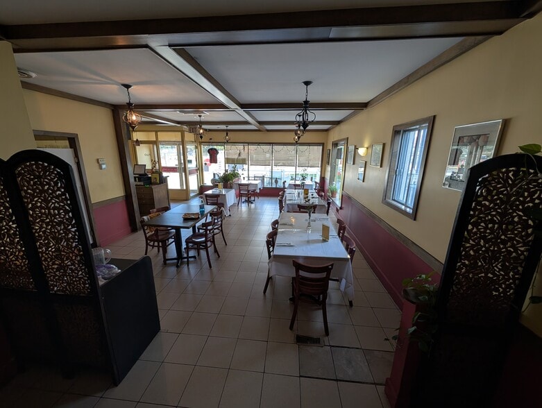 More Photos Of 917 Richmond Rd, Ottawa Restaurant For Lease