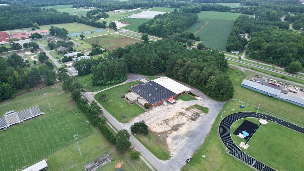 More Photos Of 235 S Hampton Ave, Johnsonville Warehouse For Sale