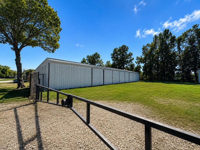 More Photos Of 8635 E Mt Houston Rd, Houston Warehouse For Lease