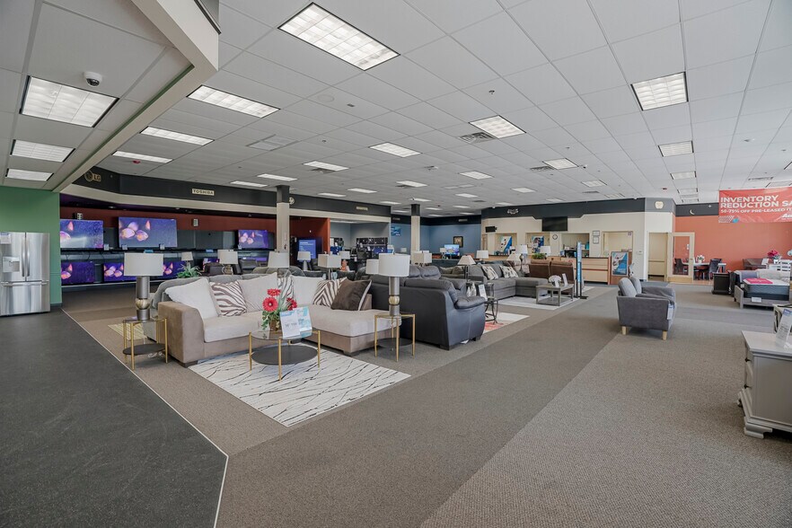 More Photos Of 1219 Gail Gardner Way, Prescott Freestanding For Lease
