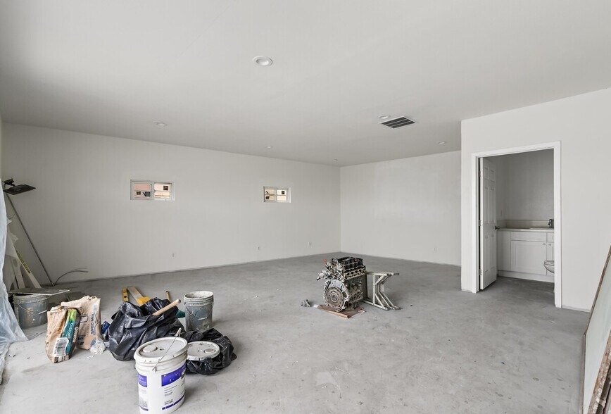 More Photos Of 2329-2335 W Sequoia Ave, Anaheim Storefront Retail Office For Lease