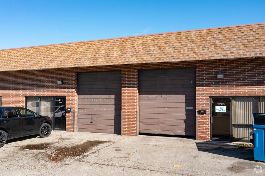 More Photos Of 1965-1983 N Lake Ter, Glenview Warehouse For Lease