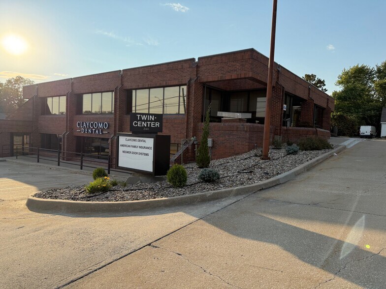 Primary Photo Of 244 E US Highway 69, Claycomo Office For Lease