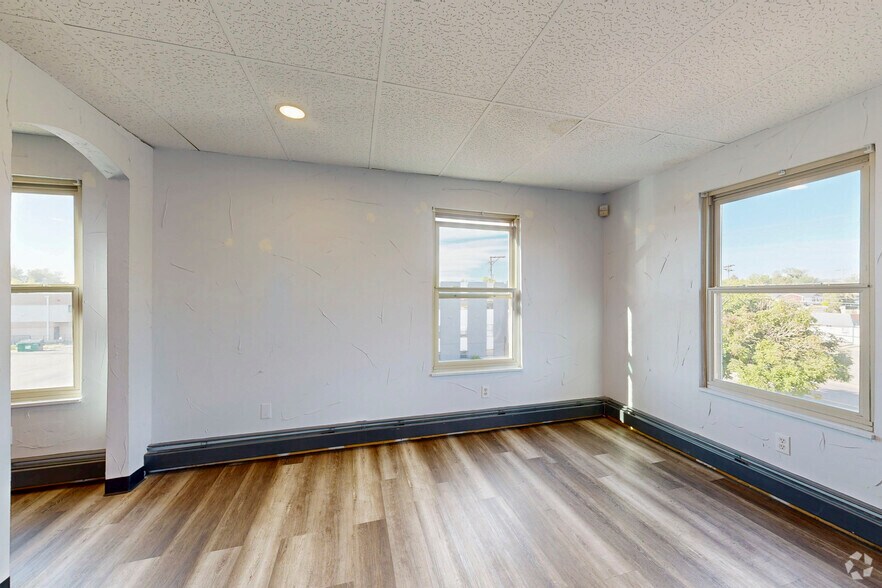 More Photos Of 150 Sheridan Blvd, Denver Office For Sale
